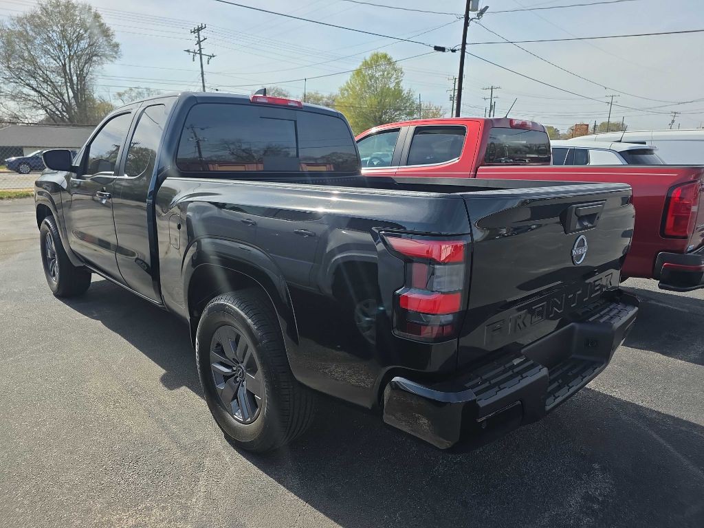 2025 Nissan Frontier Image 2