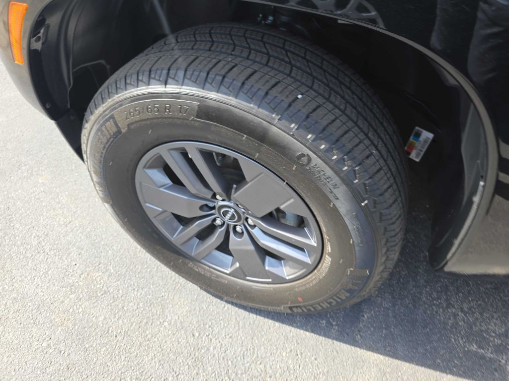 2025 Nissan Frontier Image 7