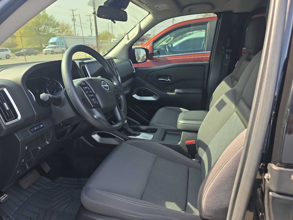 2025 Nissan Frontier Image 8