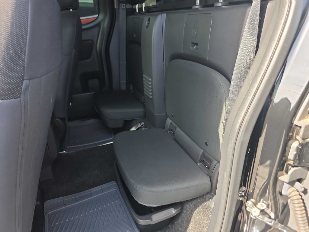 2025 Nissan Frontier Image 9