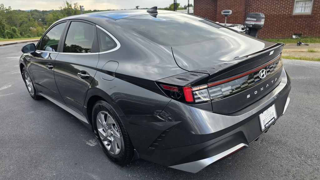 2025 Hyundai Sonata Image 2