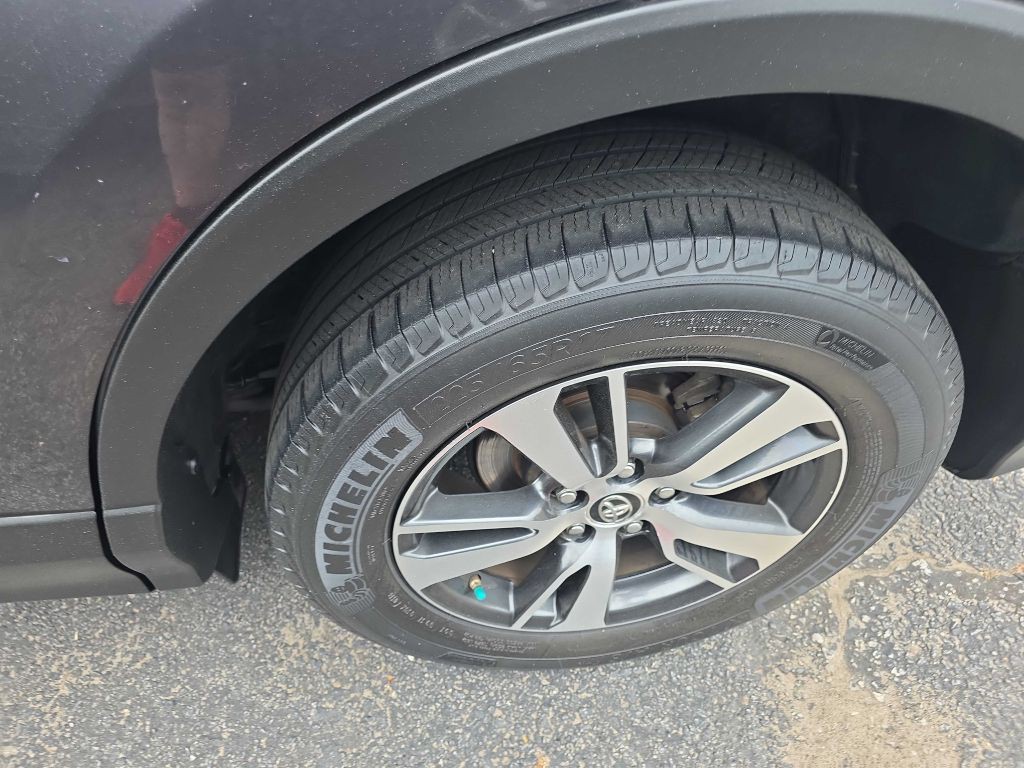 2017 Toyota Rav4 Image 7
