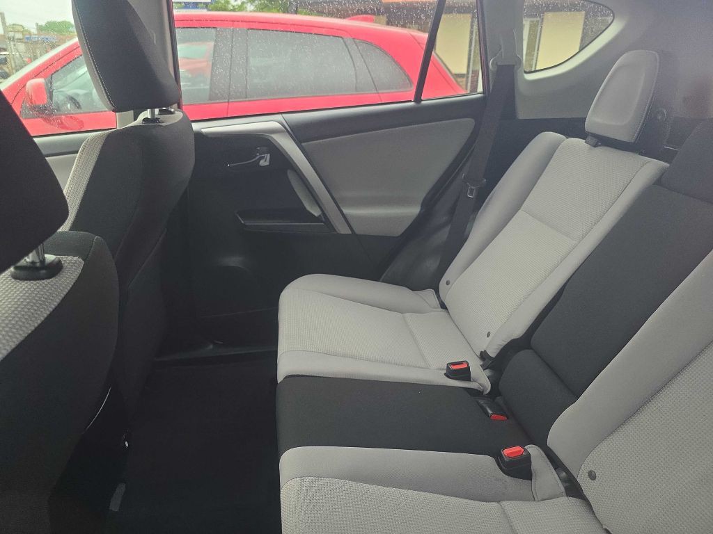 2017 Toyota Rav4 Image 8