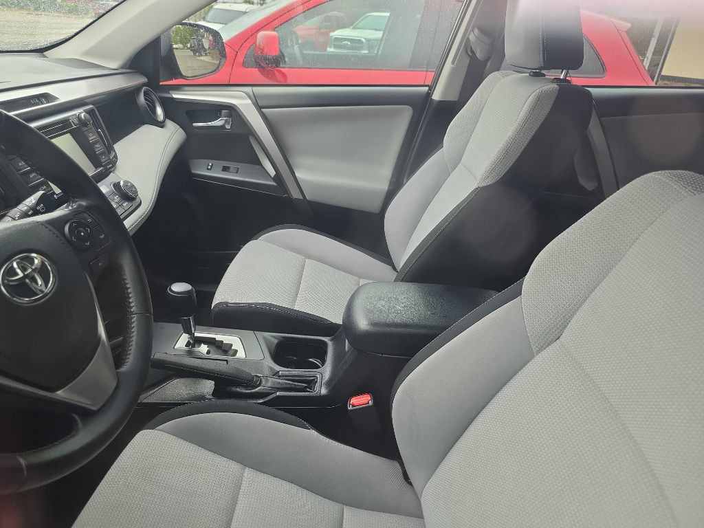 2017 Toyota Rav4 Image 9
