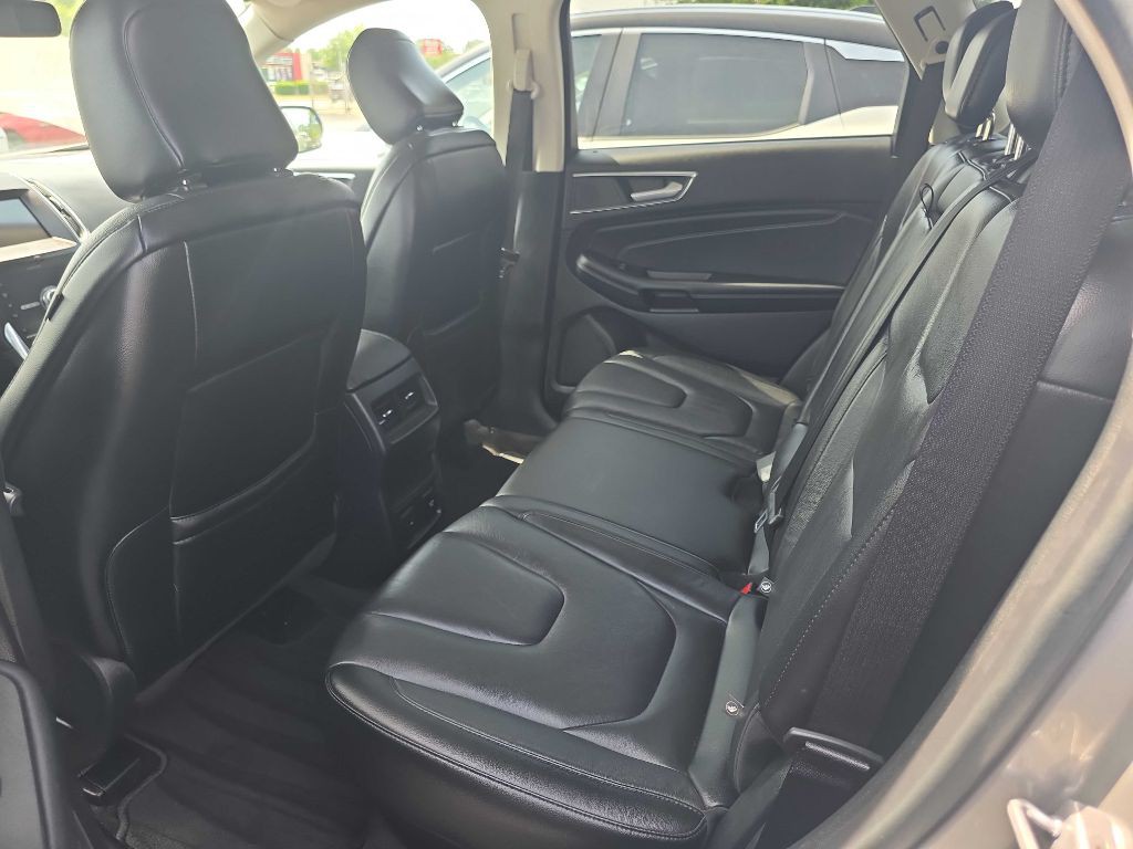 2020 Ford Edge Image 9