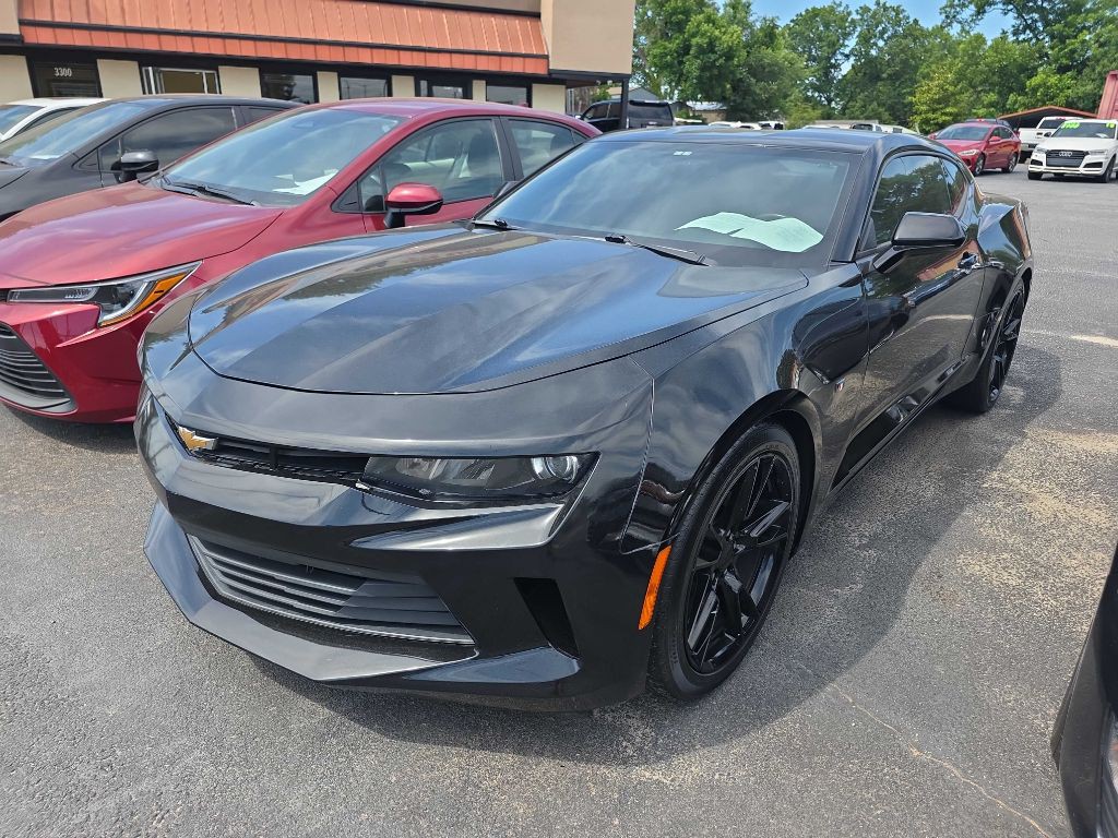 2017 Chevrolet Camaro Image 1