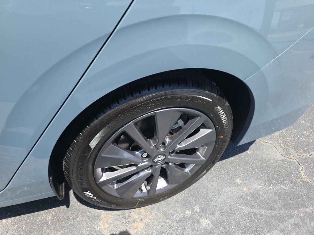 2026 Nissan Sentra Image 9