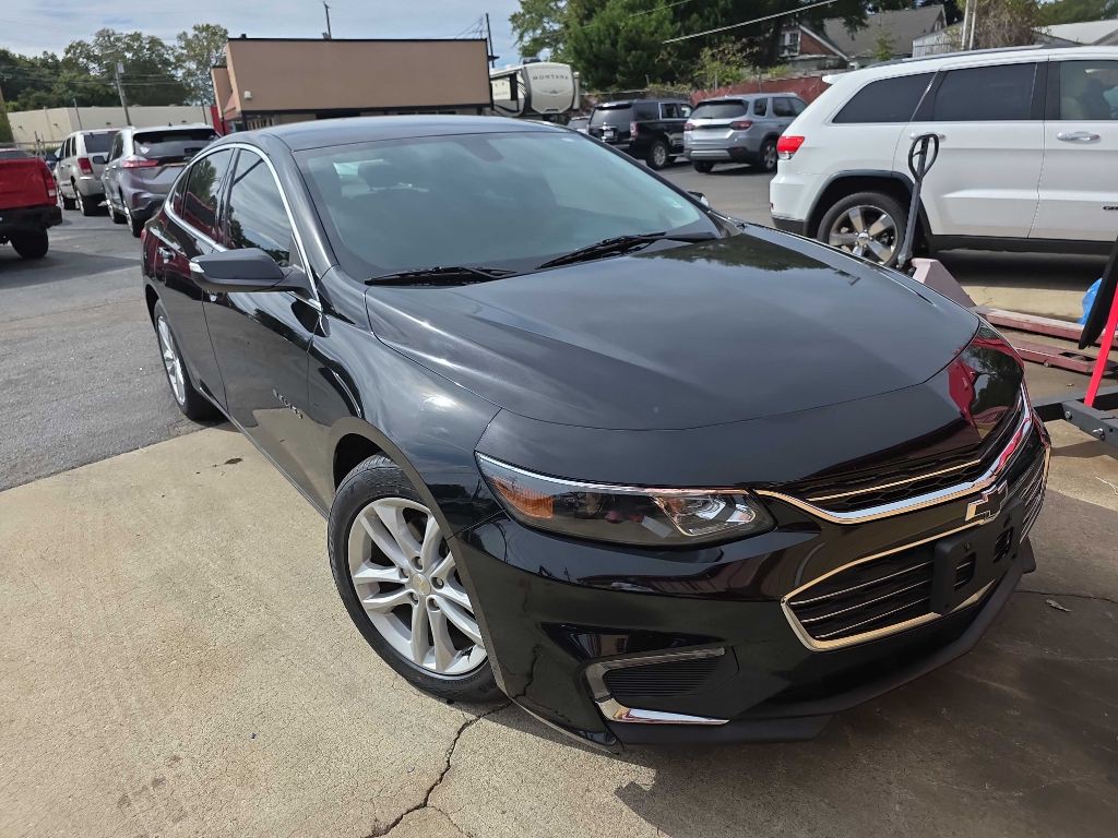 2017 Chevrolet Malibu Image 2