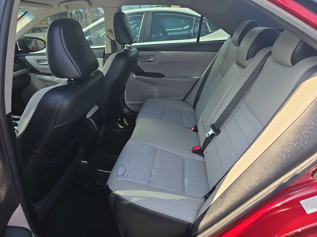 2016 Toyota Camry Image 8