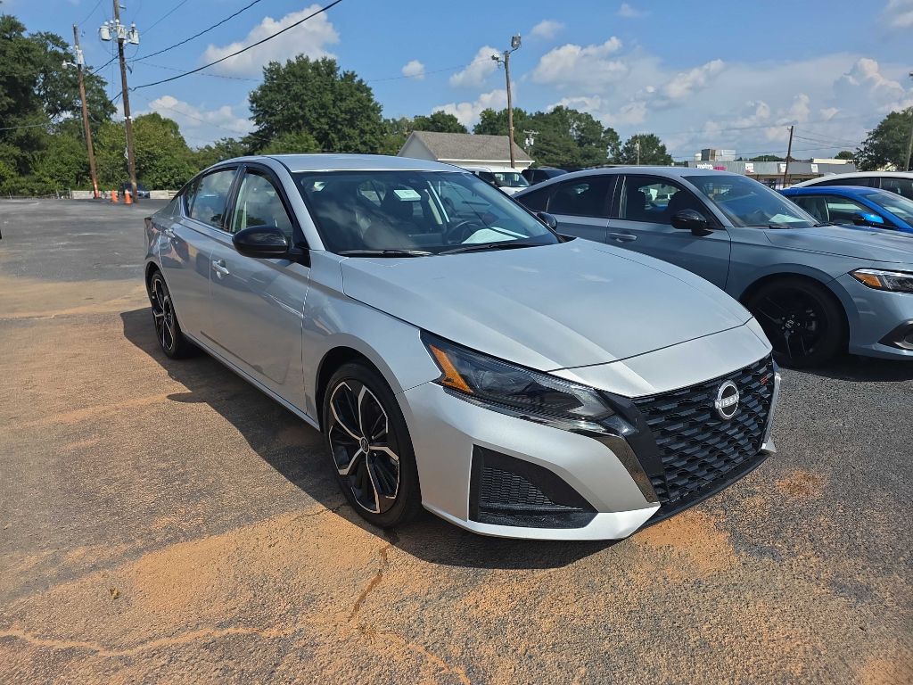 2025 Nissan Altima Image 2
