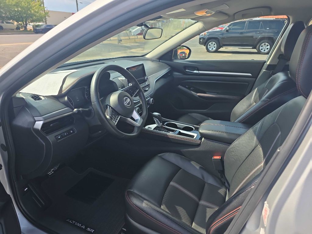 2025 Nissan Altima Image 8