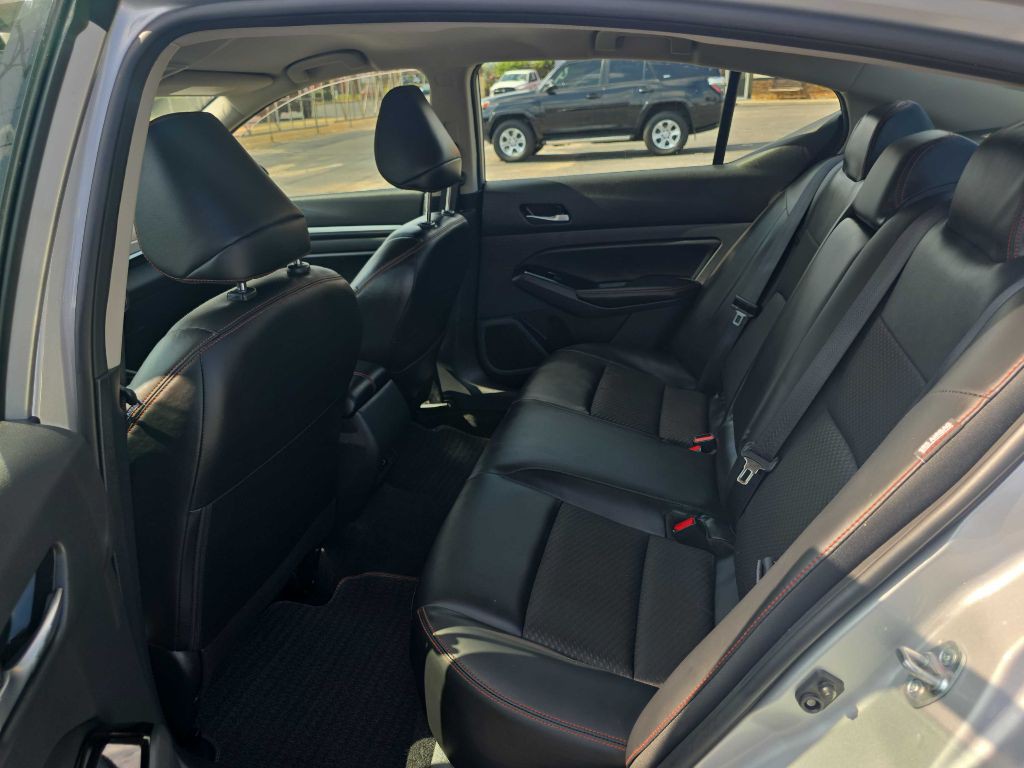 2025 Nissan Altima Image 9