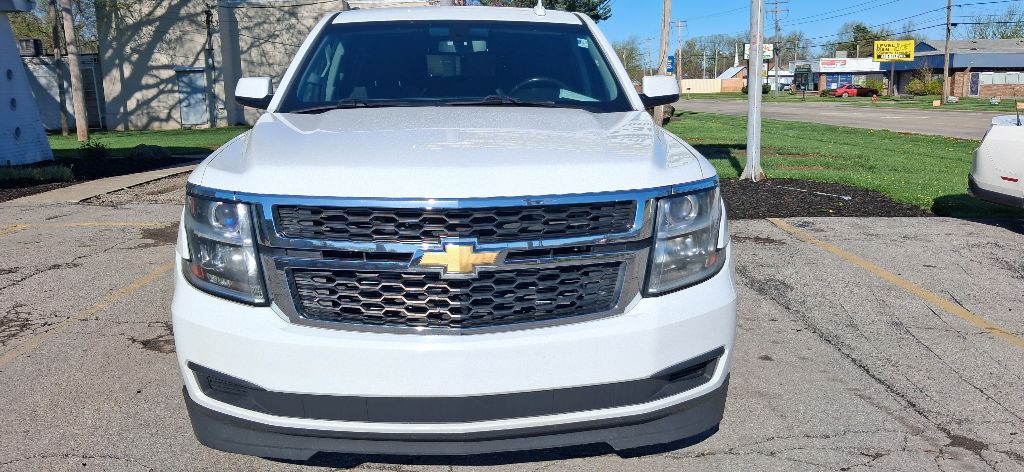 2017 Chevrolet Suburban Image 3