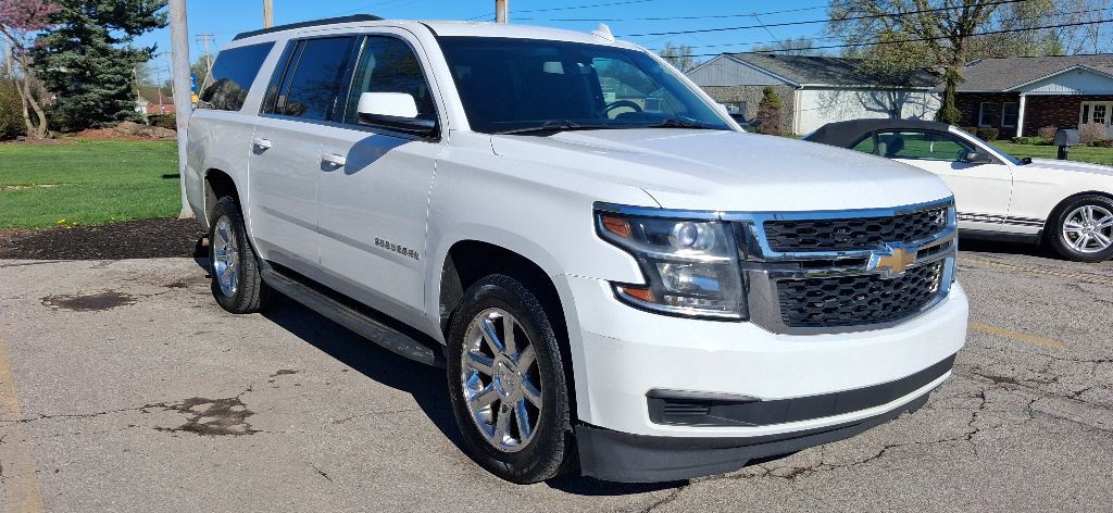 2017 Chevrolet Suburban Image 4