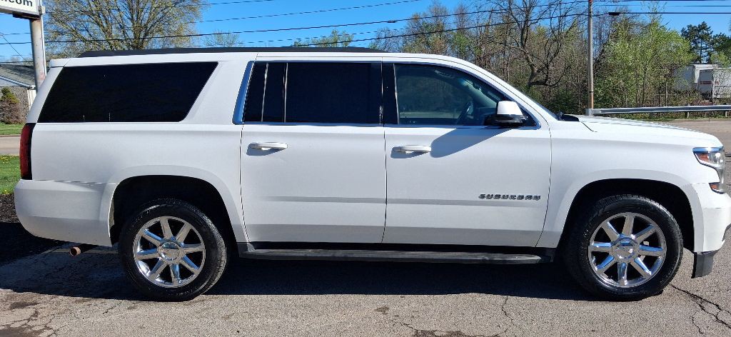 2017 Chevrolet Suburban Image 5
