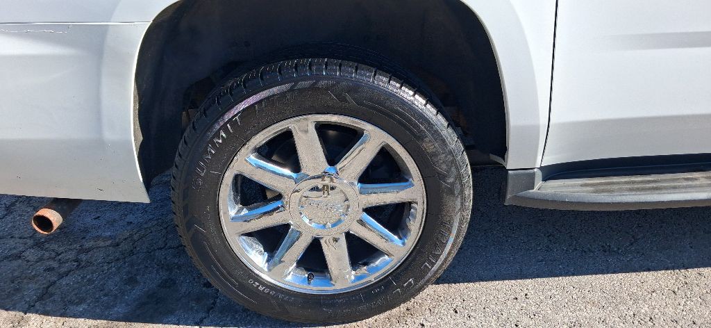 2017 Chevrolet Suburban Image 6