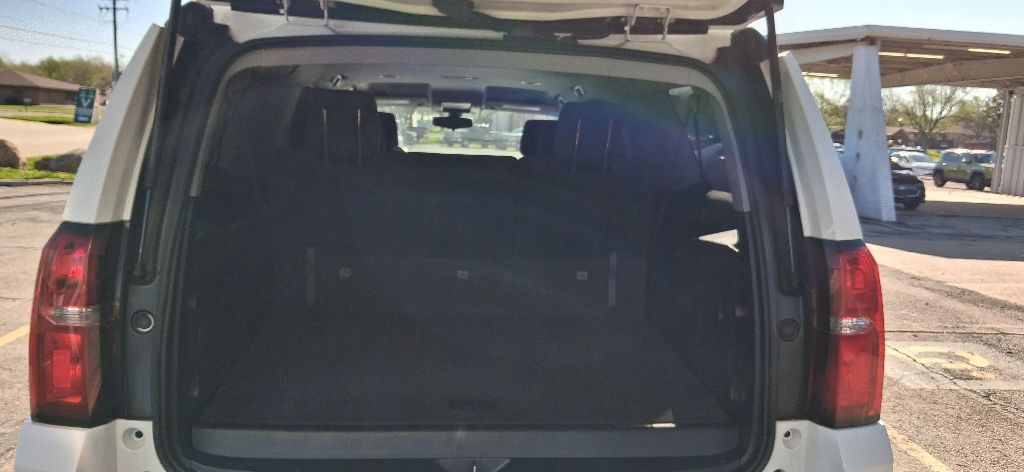 2017 Chevrolet Suburban Image 9