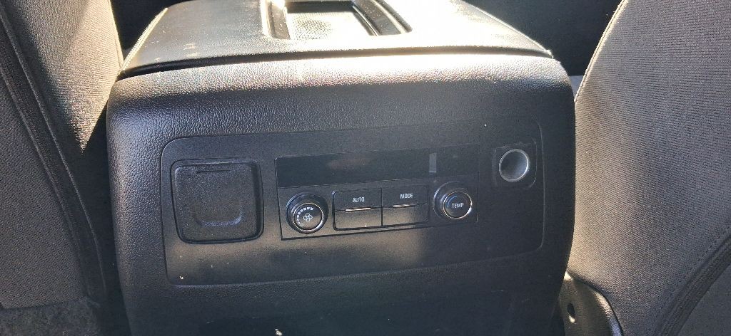 2017 Chevrolet Suburban Image 15