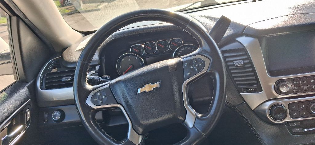 2017 Chevrolet Suburban Image 17