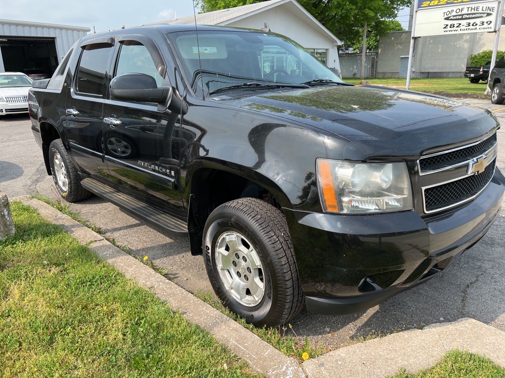 2008 Chevrolet Avalanche Image 3