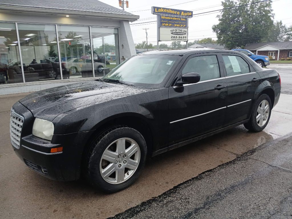 2006 Chrysler 300 Image 2
