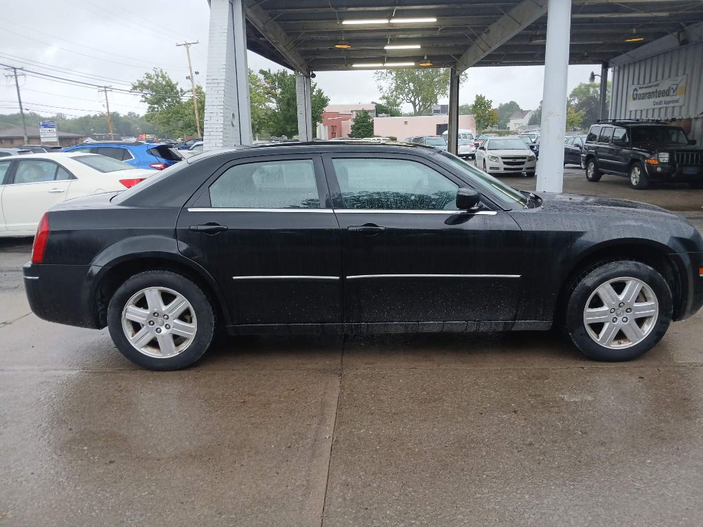 2006 Chrysler 300 Image 3