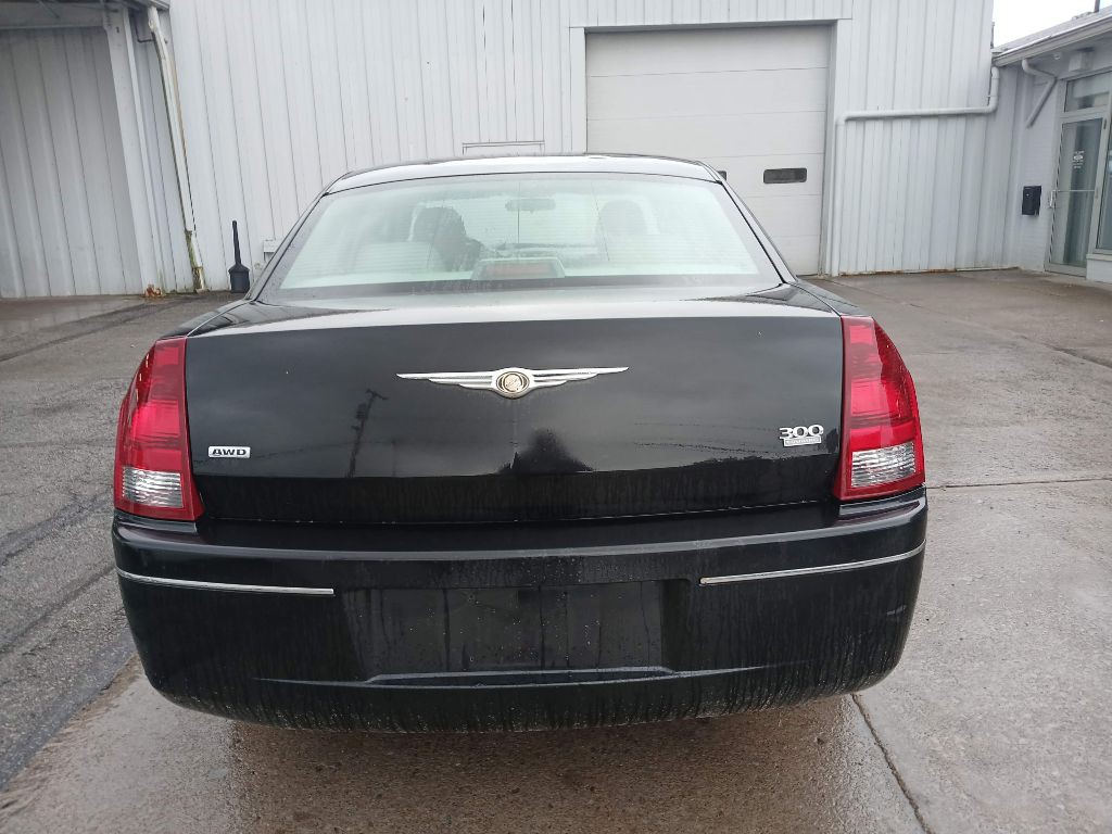 2006 Chrysler 300 Image 6
