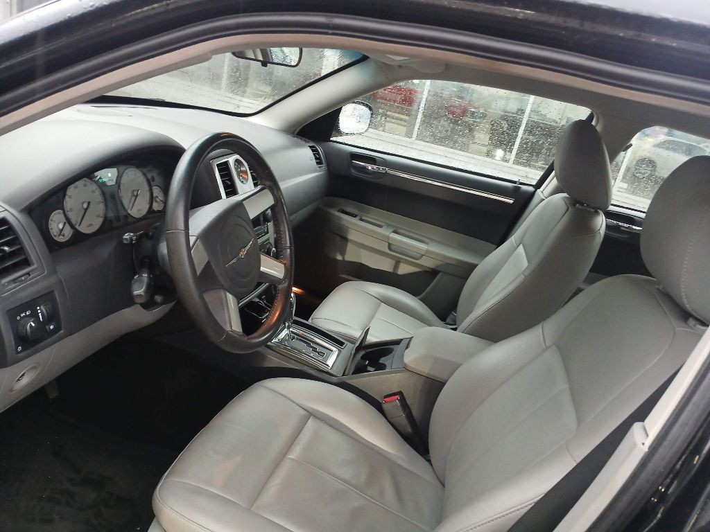 2006 Chrysler 300 Image 9
