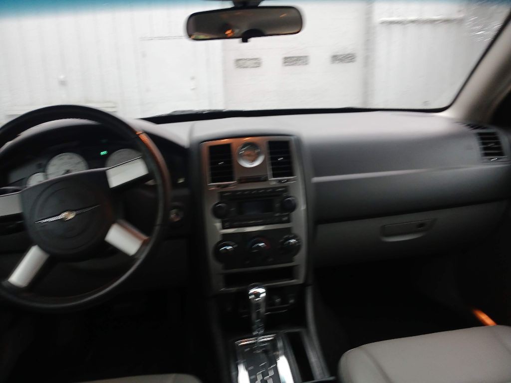 2006 Chrysler 300 Image 11