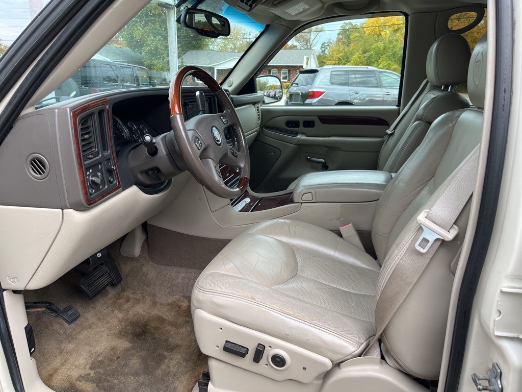 2005 Cadillac Escalade Image 5