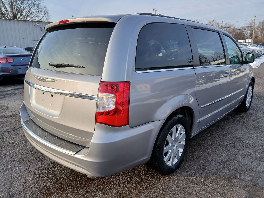 2013 Chrysler Town & Country Image 14