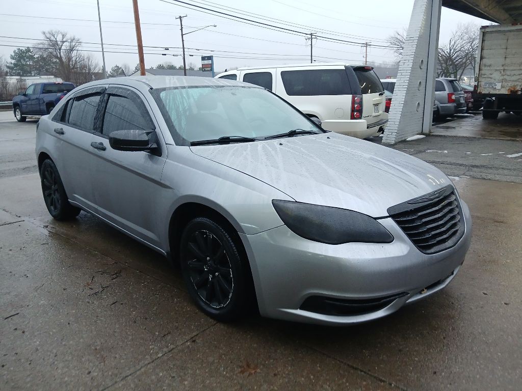 2013 Chrysler 200 Image 3