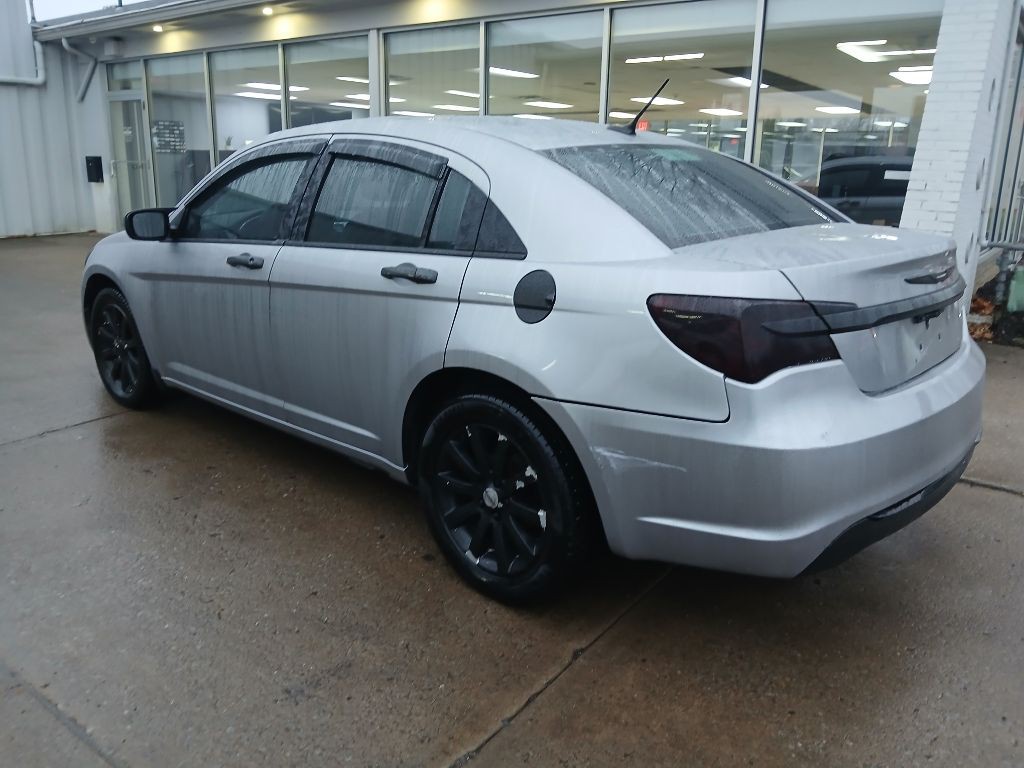 2013 Chrysler 200 Image 7