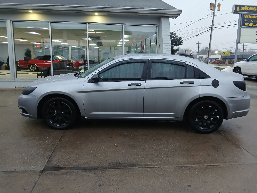 2013 Chrysler 200 Image 8
