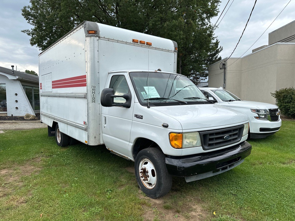 2004 Ford Econoline Image 2