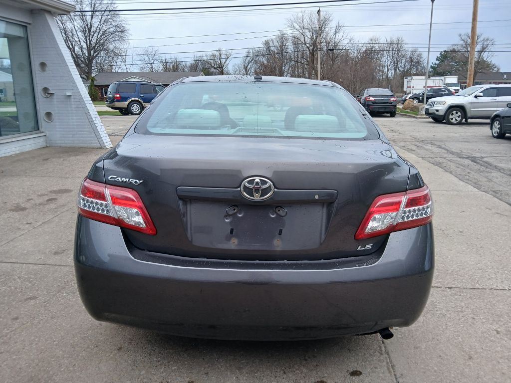 2011 Toyota Camry Image 4