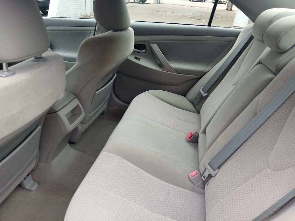 2011 Toyota Camry Image 19