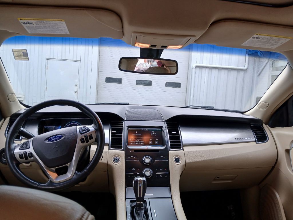 2015 Ford Taurus Image 9