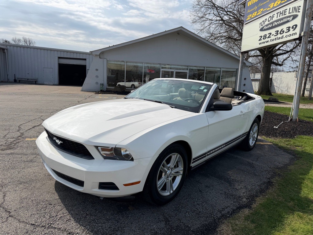 2011 Ford Mustang Image 2
