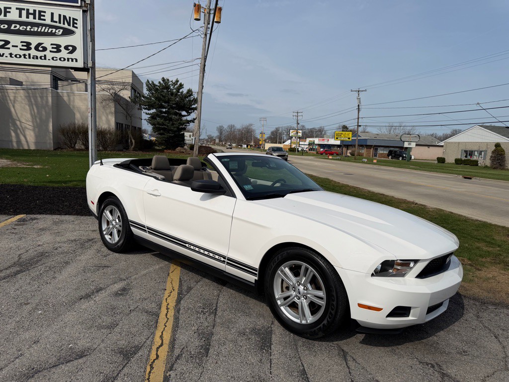 2011 Ford Mustang Image 3