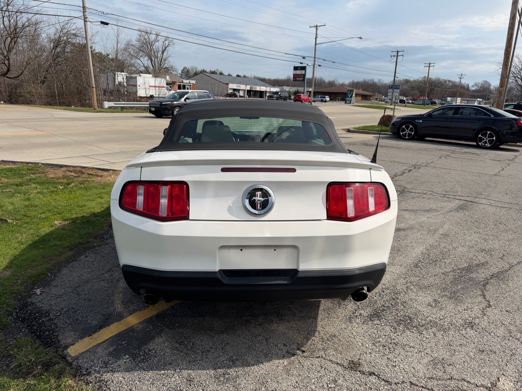 2011 Ford Mustang Image 4