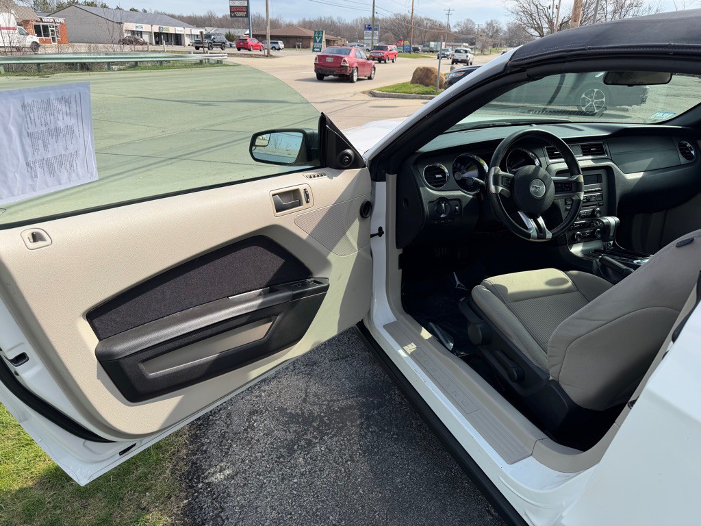 2011 Ford Mustang Image 5