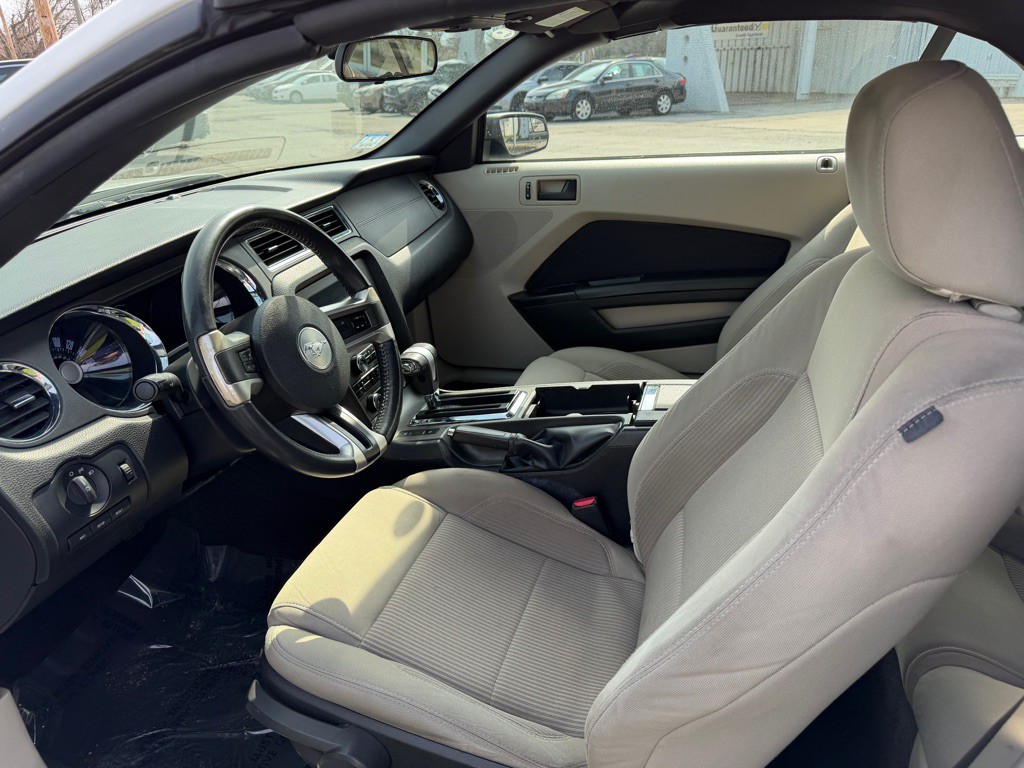 2011 Ford Mustang Image 6