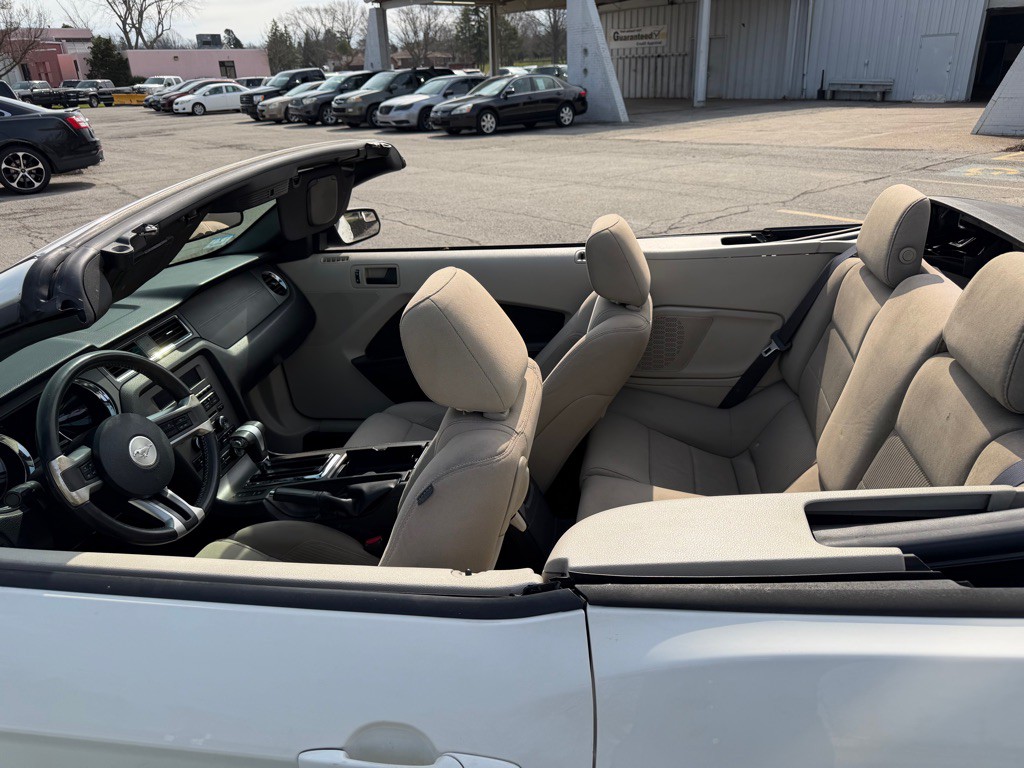 2011 Ford Mustang Image 9