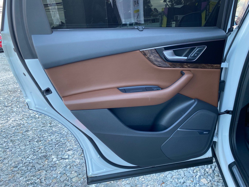 2017 Audi Q7 Image 10