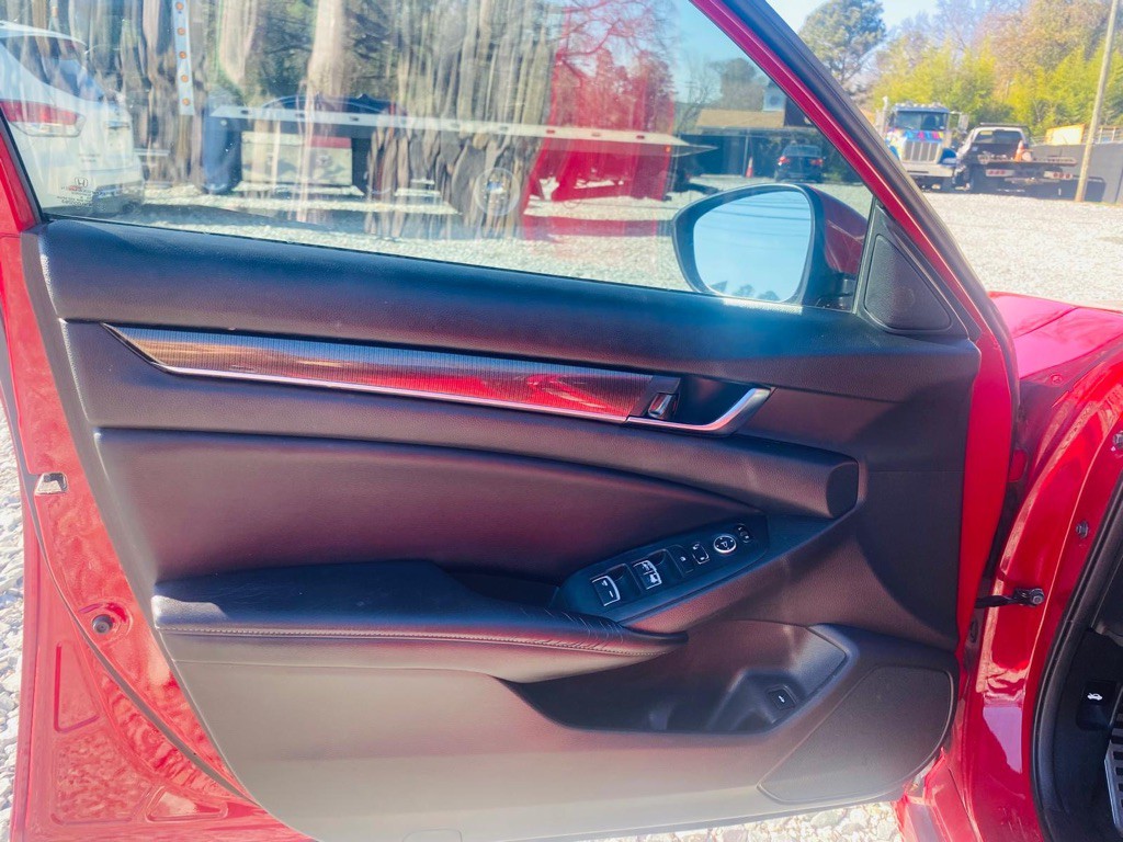 2018 Honda Accord Image 2