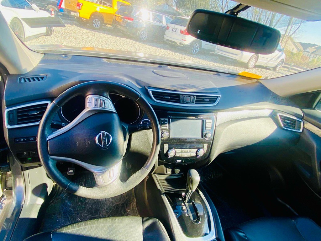 2016 Nissan Rogue Image 2