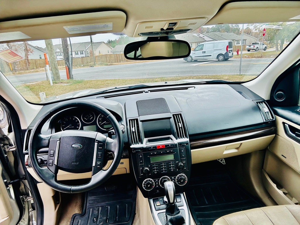 2012 Land Rover LR2 Image 2