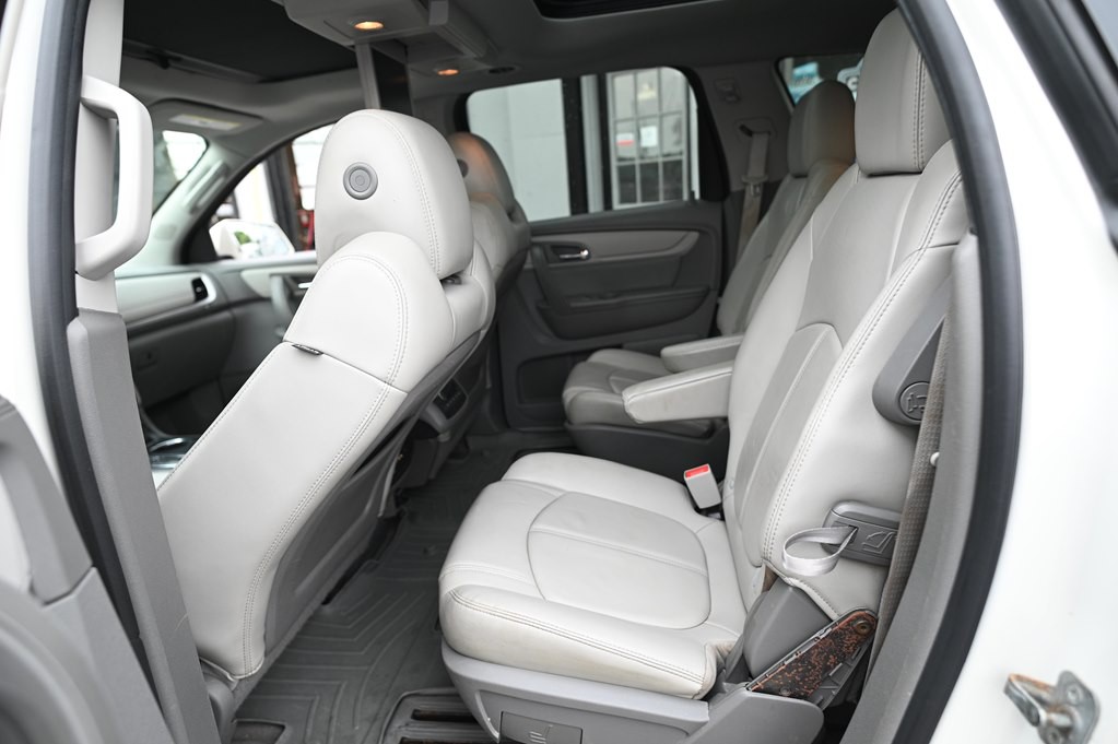 2015 Chevrolet Traverse Image 11