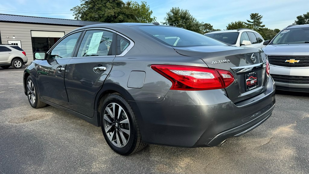 2017 Nissan Altima Image 4